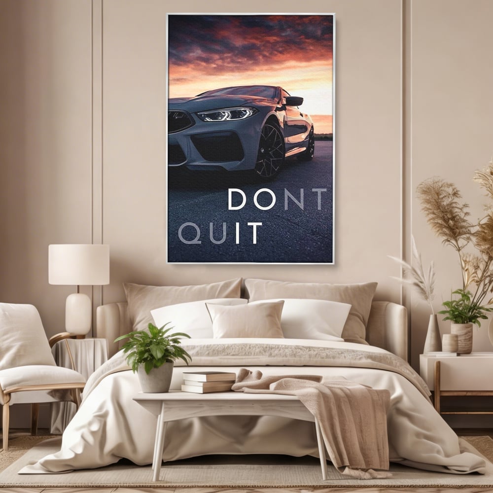 Tablou canvas cu tablou canvas cu masina sport si mesaj, in rama de aluminiu argintiu, pe perete intr-un dormitor